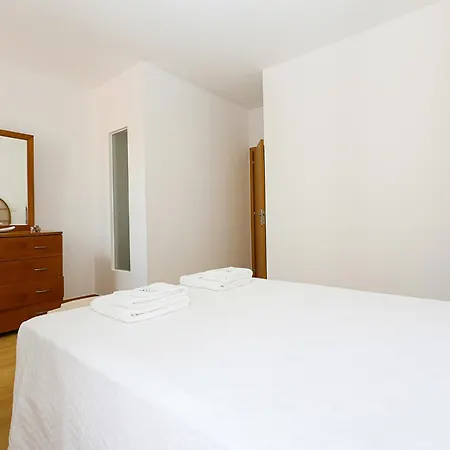 Z - Gil Vicente Guest Lagos